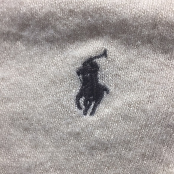 A polo v-neck sweater - Picture 4 of 4